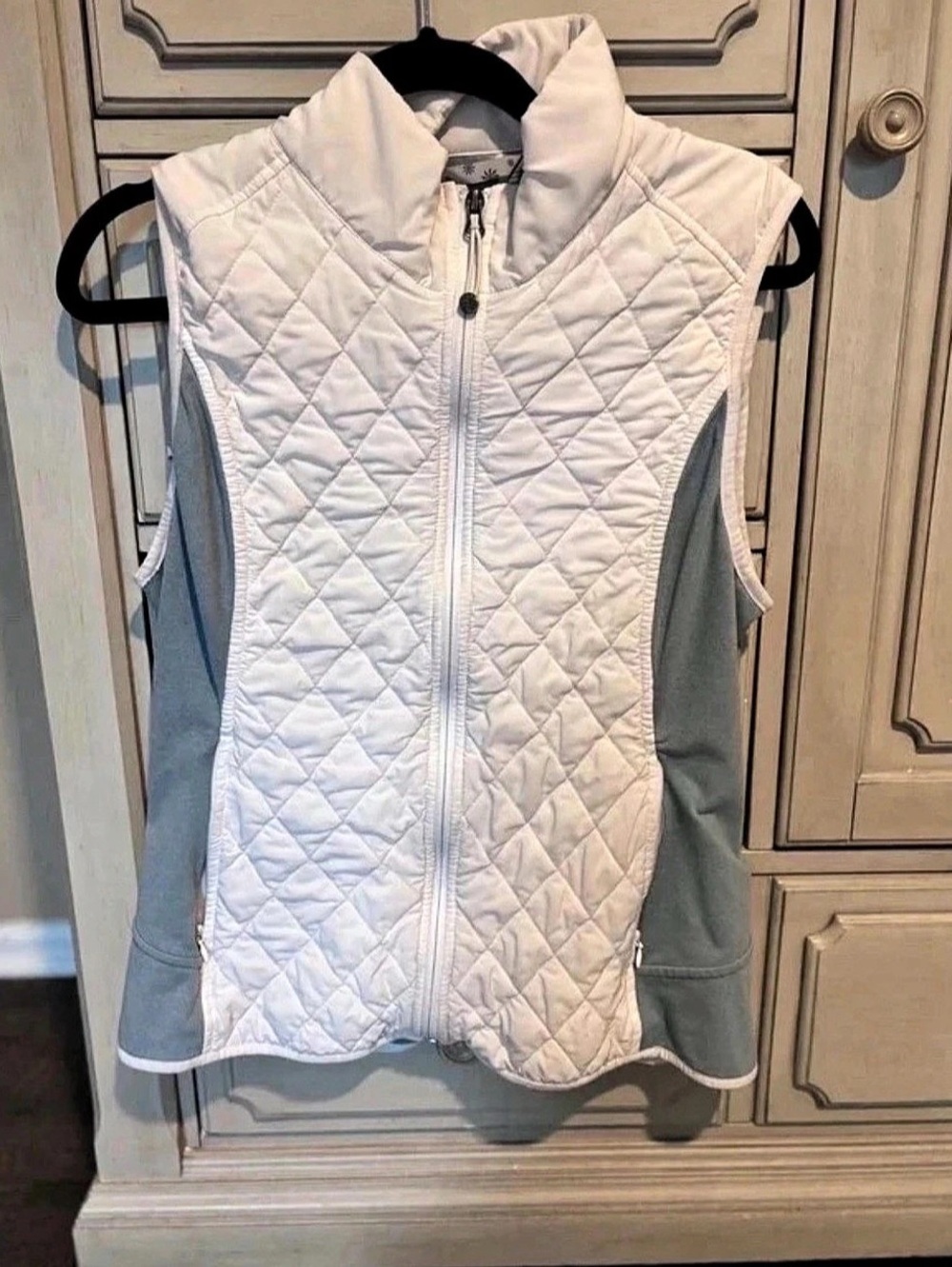 Athleta Quilted Vest in White & Gray Size Large